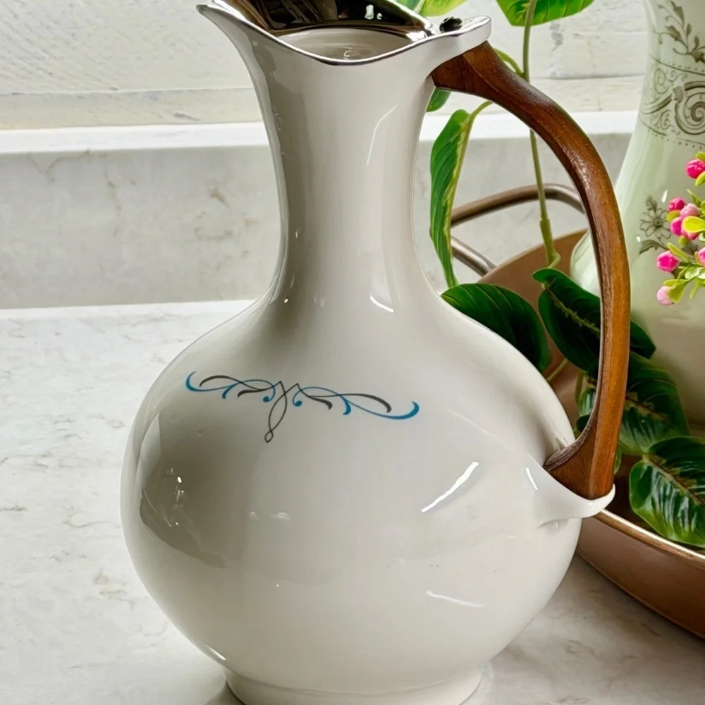 MID-CENTURY MODERN INSULATED COFFEE SERVER WITH WHITE OPALINE GLASS BODY